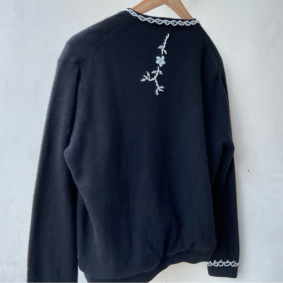 Vintage cardigan lambswool black Cardigan detailed beaded White Floral design M - Picture 12 of 16